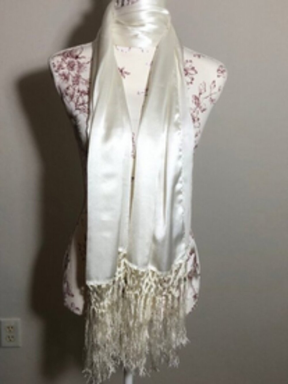Liz Claiborne Silk Fringe Shawl Ivory Cream Wrap Made in India - Picture 12 of 14